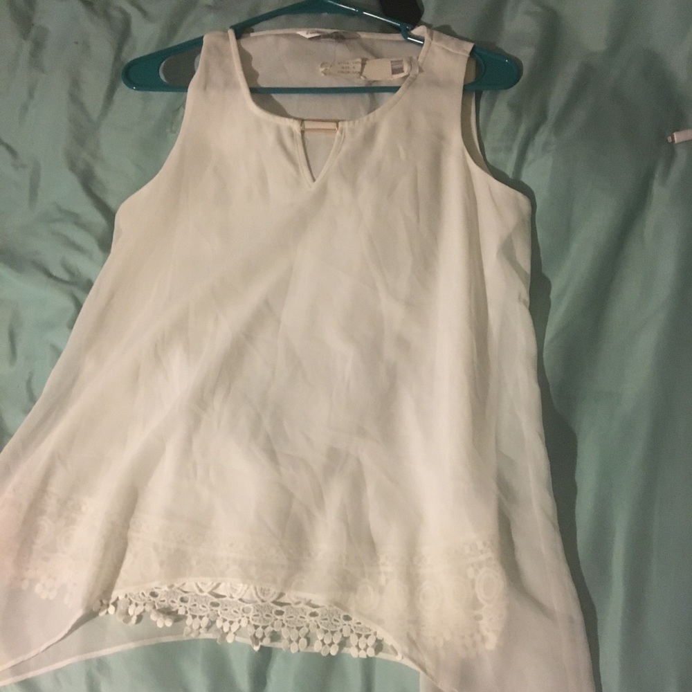White sleeveless blouse